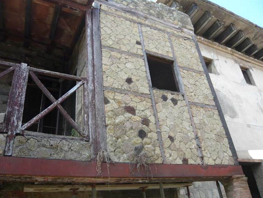 III. 13, Herculaneum, August 2013. Small window to room 6, at north end of balcony on upper floor (not photographed).  Photo courtesy of Buzz Ferebee.